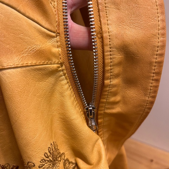 Desigual Spain Faux Tan Leather Jacket/ convertible vest in tan; great lining - Picture 14 of 16